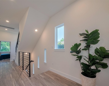 2909 Nagle Street - Photo Thumbnail 32