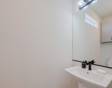 2909 Nagle Street - Photo Thumbnail 31