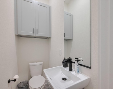 2909 Nagle Street - Photo Thumbnail 11
