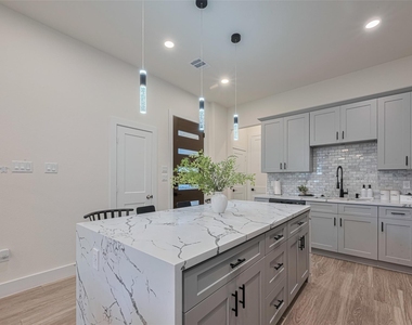 2909 Nagle Street - Photo Thumbnail 9