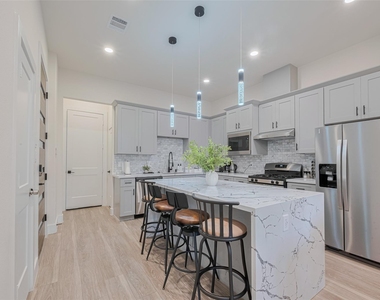 2909 Nagle Street - Photo Thumbnail 2