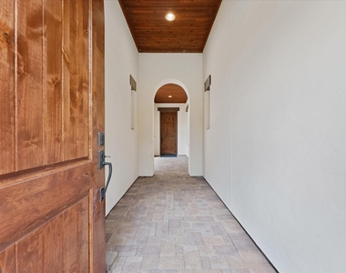 19 Paloma Bend Place - Photo Thumbnail 12