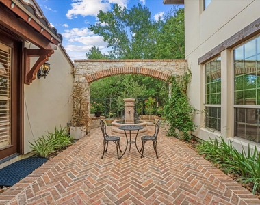 19 Paloma Bend Place - Photo Thumbnail 13