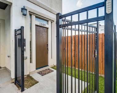 1509 Holly Street - Photo Thumbnail 10