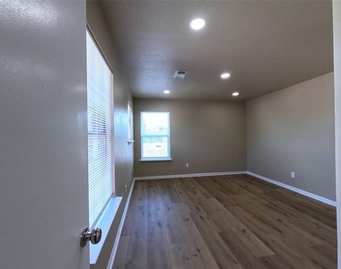 17107 Westminster Village Court - Photo Thumbnail 13