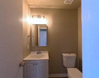 17107 Westminster Village Court - Photo Thumbnail 6