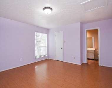 7822 Greenedge Drive - Photo Thumbnail 9