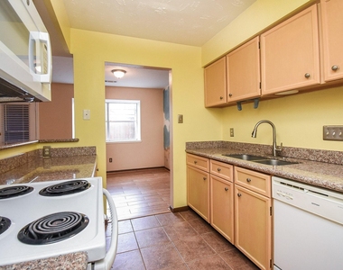 7822 Greenedge Drive - Photo Thumbnail 6