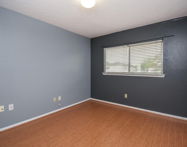 7822 Greenedge Drive - Photo Thumbnail 14