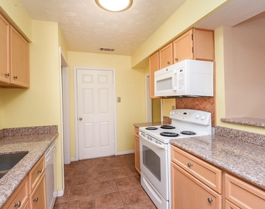 7822 Greenedge Drive - Photo Thumbnail 5