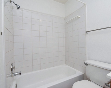 7822 Greenedge Drive - Photo Thumbnail 11