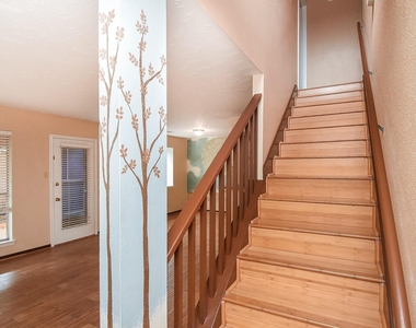 7822 Greenedge Drive - Photo Thumbnail 7
