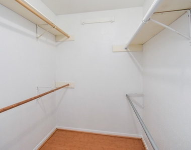 7822 Greenedge Drive - Photo Thumbnail 12