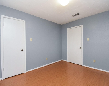 7822 Greenedge Drive - Photo Thumbnail 15
