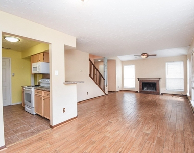 7822 Greenedge Drive - Photo Thumbnail 4