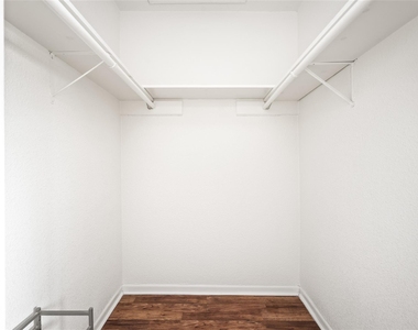3910 Dallas Street - Photo Thumbnail 4