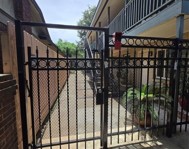 3910 Dallas Street - Photo Thumbnail 5