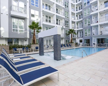 1111 N Durham Drive - Photo Thumbnail 3