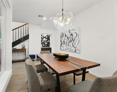 526 Colquitt Street - Photo Thumbnail 7