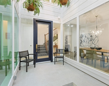 526 Colquitt Street - Photo Thumbnail 2