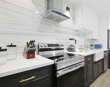 526 Colquitt Street - Photo Thumbnail 10