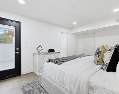 526 Colquitt Street - Photo Thumbnail 15