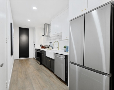 526 Colquitt Street - Photo Thumbnail 9