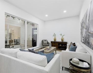 526 Colquitt Street - Photo Thumbnail 5