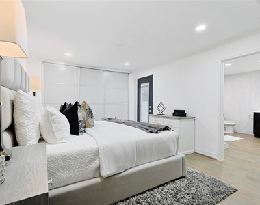 526 Colquitt Street - Photo Thumbnail 16