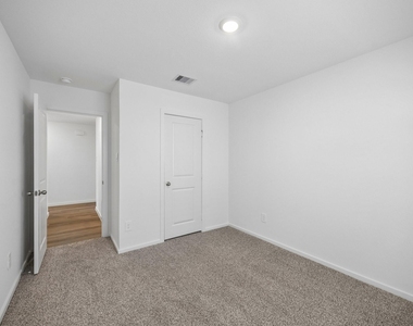 11822 Serenas Song Drive - Photo Thumbnail 17