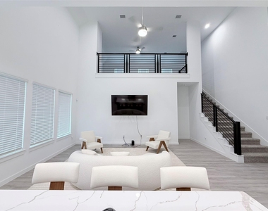 1609 Sunbend Lane - Photo Thumbnail 4