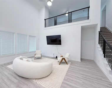 1609 Sunbend Lane - Photo Thumbnail 2