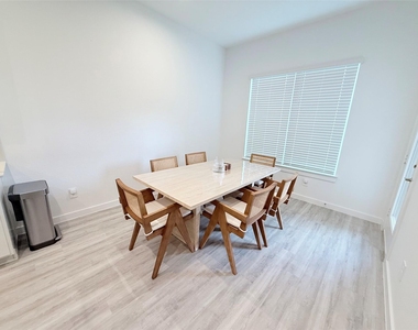 1609 Sunbend Lane - Photo Thumbnail 5