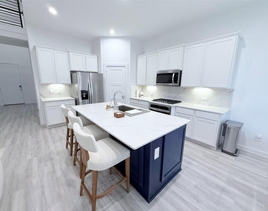 1609 Sunbend Lane - Photo Thumbnail 3