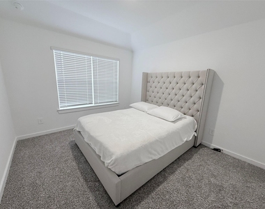 1609 Sunbend Lane - Photo Thumbnail 14