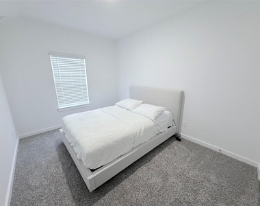 1609 Sunbend Lane - Photo Thumbnail 13