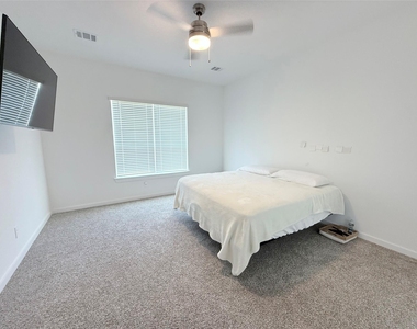 1609 Sunbend Lane - Photo Thumbnail 6