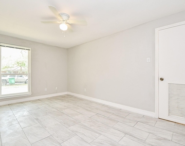5811 Greencraig Drive - Photo Thumbnail 26