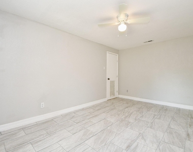 5811 Greencraig Drive - Photo Thumbnail 27