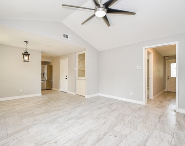 5811 Greencraig Drive - Photo Thumbnail 5