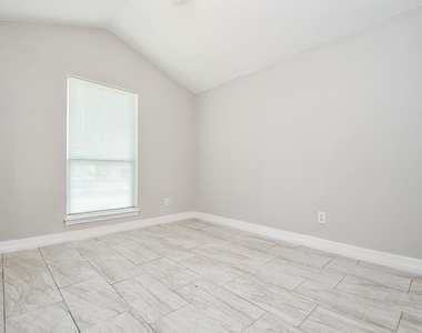5811 Greencraig Drive - Photo Thumbnail 17
