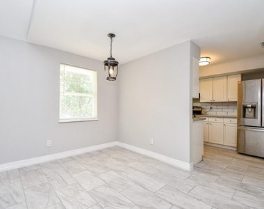 5811 Greencraig Drive - Photo Thumbnail 8