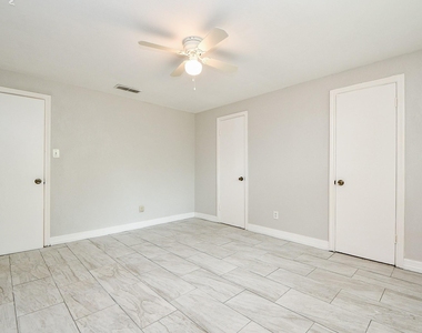 5811 Greencraig Drive - Photo Thumbnail 22