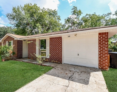 5811 Greencraig Drive - Photo Thumbnail 1