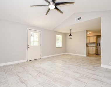 5811 Greencraig Drive - Photo Thumbnail 6