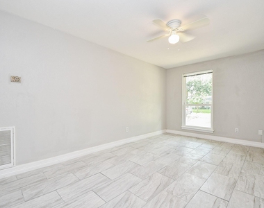5811 Greencraig Drive - Photo Thumbnail 25