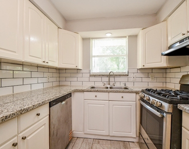 5811 Greencraig Drive - Photo Thumbnail 12