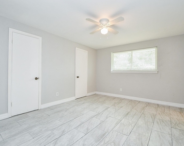 5811 Greencraig Drive - Photo Thumbnail 19