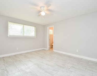 5811 Greencraig Drive - Photo Thumbnail 20