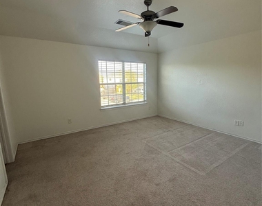 4330 Sprangletop Avenue - Photo Thumbnail 8